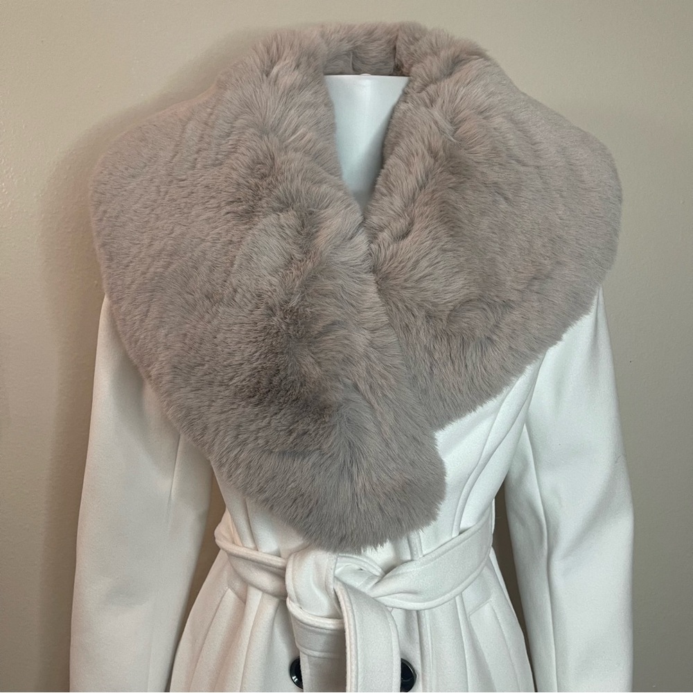 Gray removable faux fur on collar white belted pea coat - Picture 4 of 17